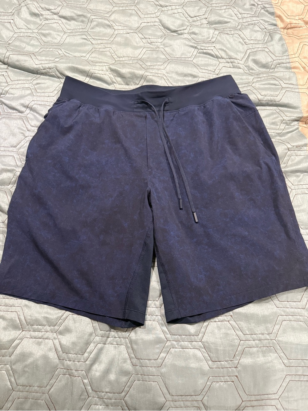 Lululemon Shorts Mens Large Pace Breaker 9” Linerless Dark Blue Marbled